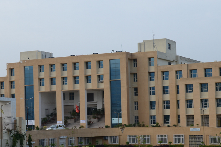 https://cache.careers360.mobi/media/colleges/social-media/media-gallery/1127/2018/9/18/Front view of IEC University Baddi_Campus-View.PNG